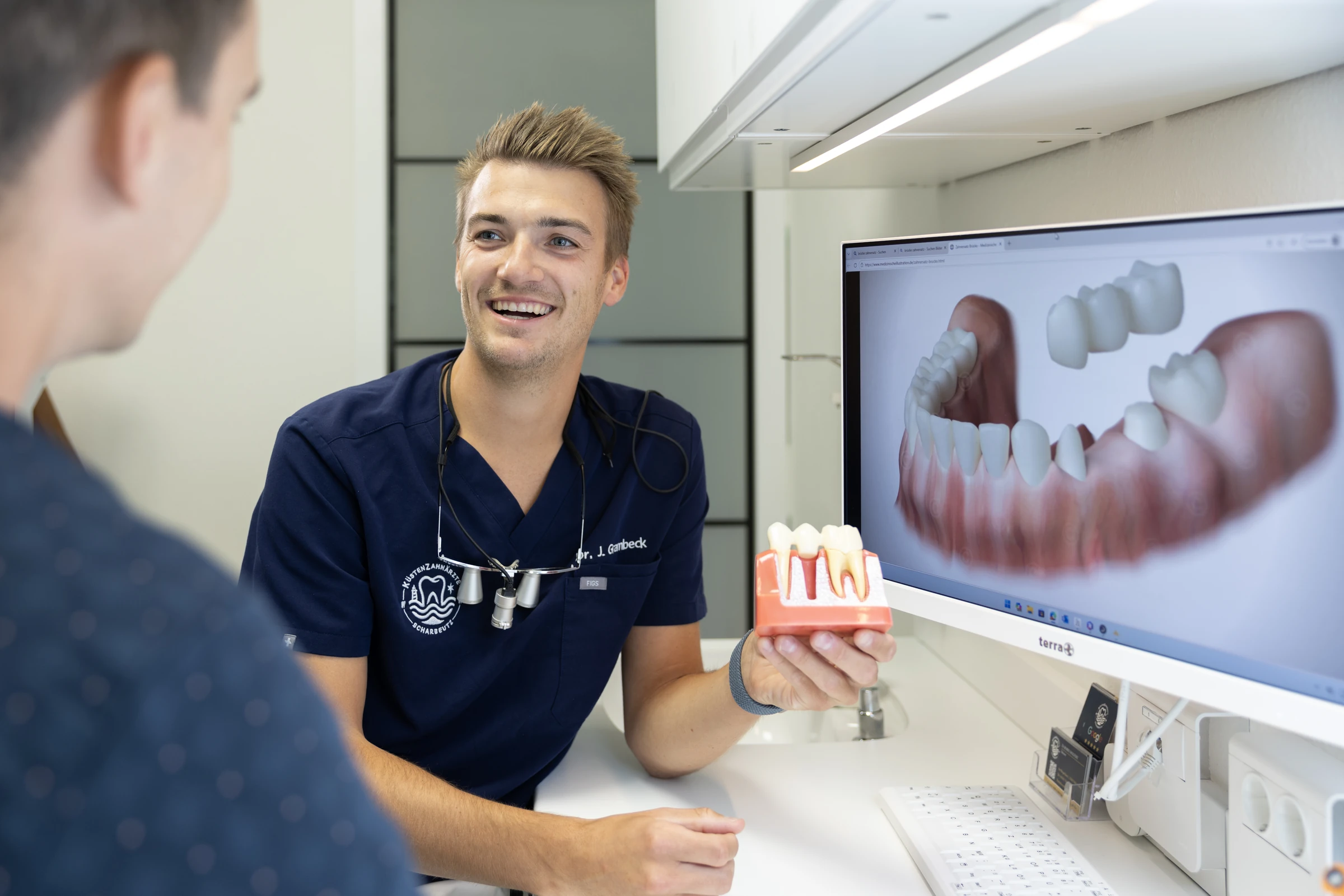 Implantat oder Brücke: sieben Lücken, sieben Antworten